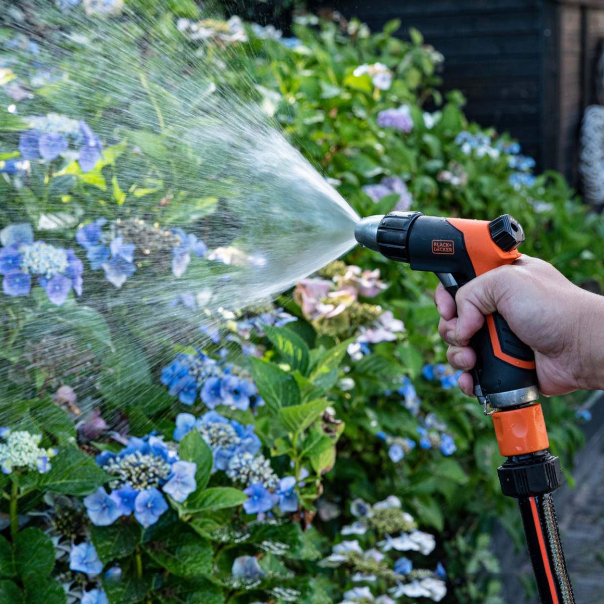 BLACK+DECKER TUINSPUITPISTOOL DELUXE  REGELBARE WATERSTROOM - Tuincentrum Lopik