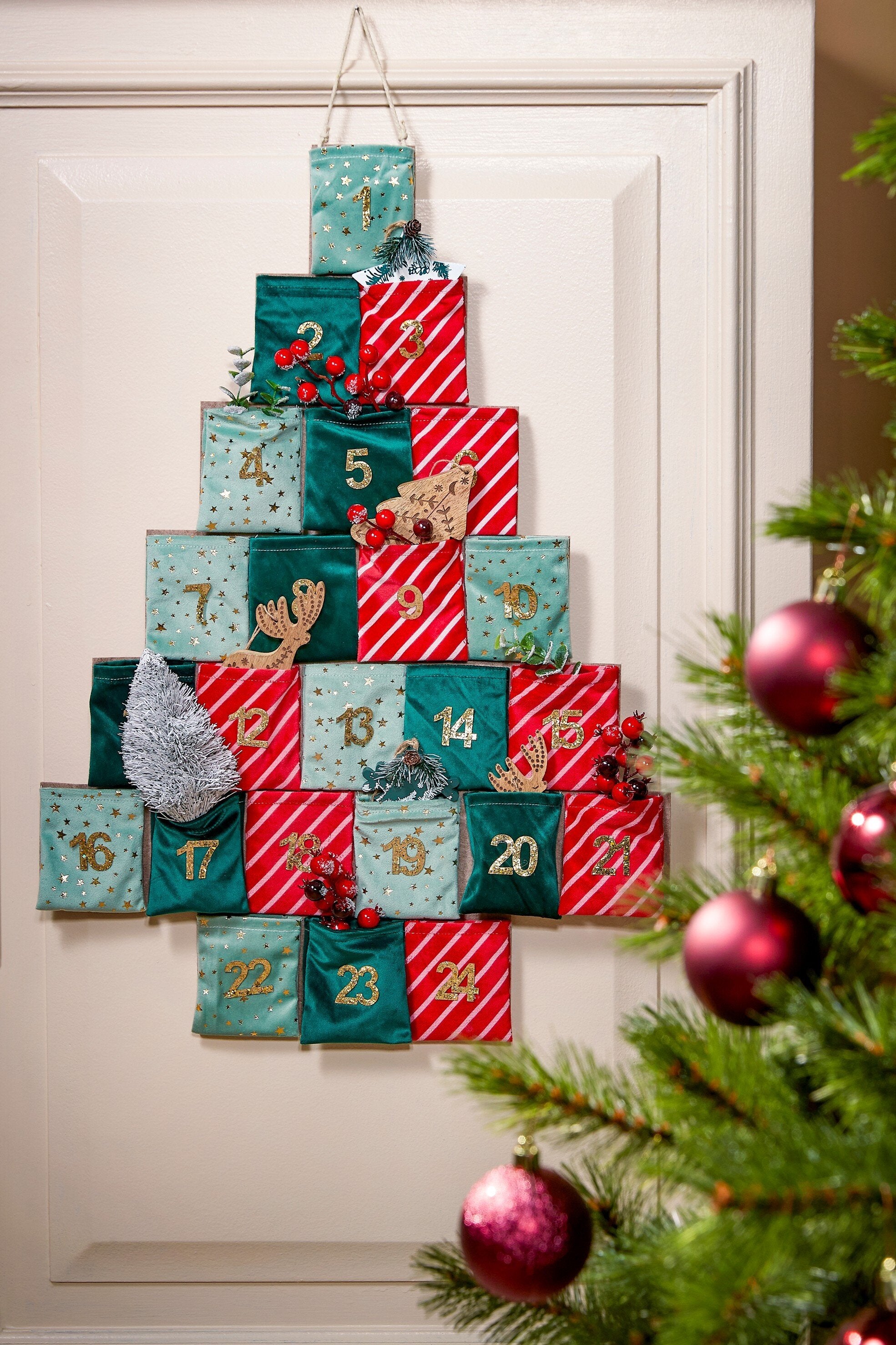 Advent Calendar - L72 X W1 X H51 Cm - Felt - Green, Red