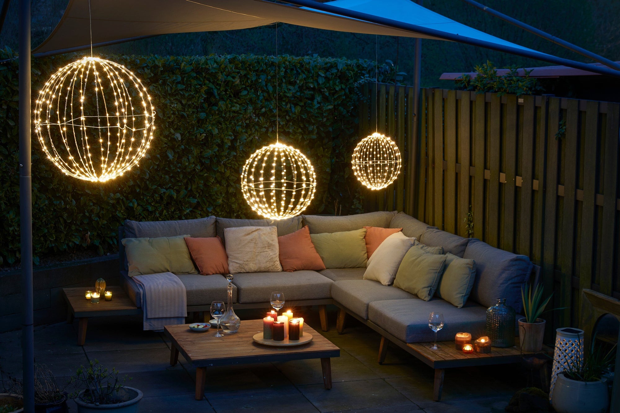 Ball Classic White 400Led Ip44 With Timer - D60Cm