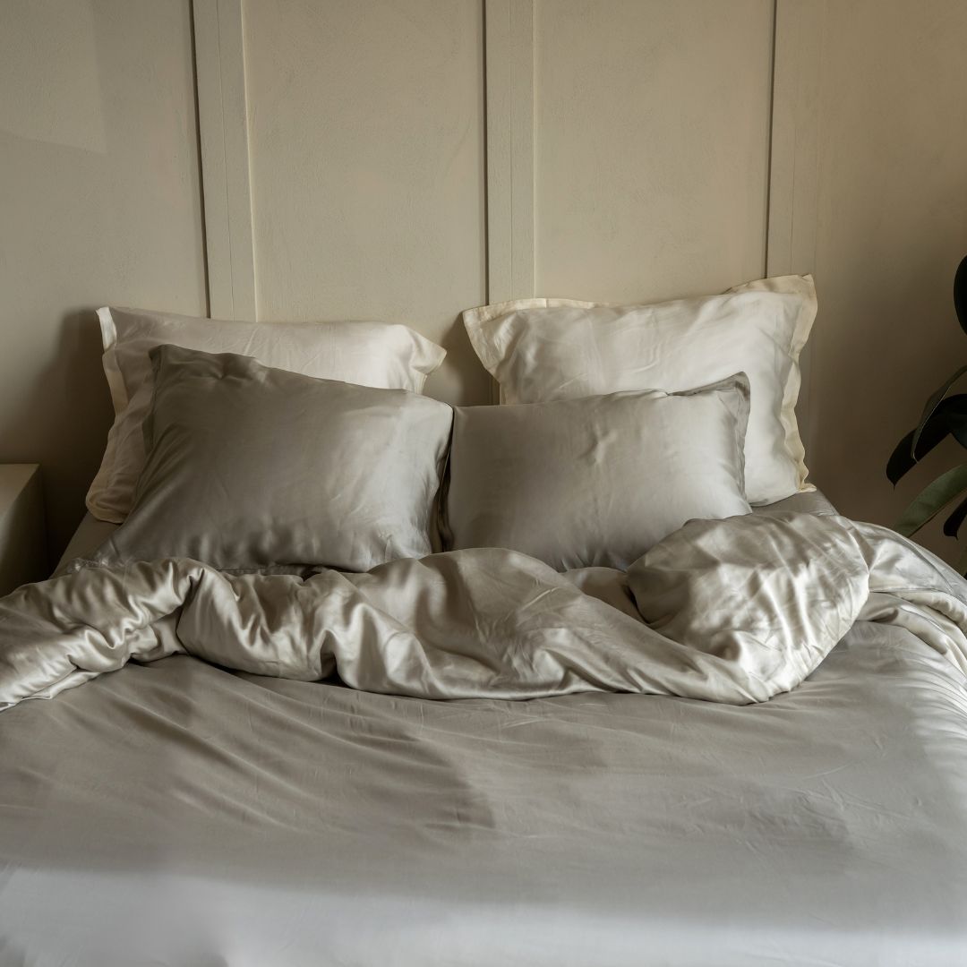COCO & CICI TENCEL SATEEN DEKBEDOVERTREK TAUPE LITS JUMEAUX 240 X 220 CM + 2 KUSSENSLOPEN 60 X 70 CM
