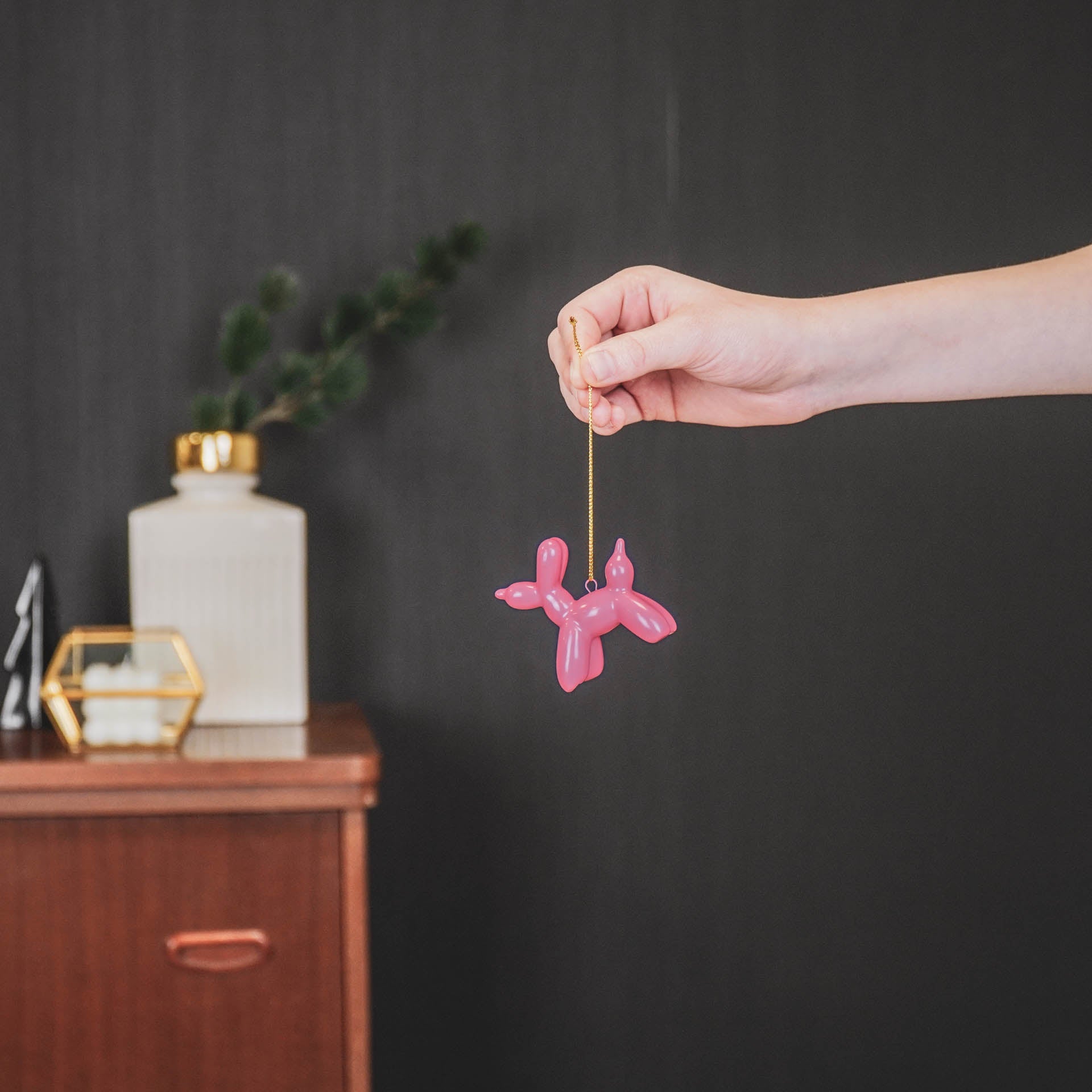 HOUSEVITAMIN DECORATIEVE HANGER BALLONHOND KERAMIEK ROZE 6,5 CM