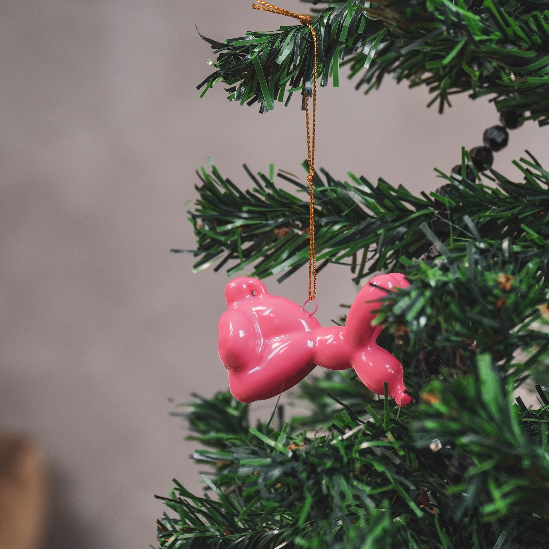 HOUSEVITAMIN KERSTHANGER BALLOON DOG KERAMIEK ROZE 6,5 CM