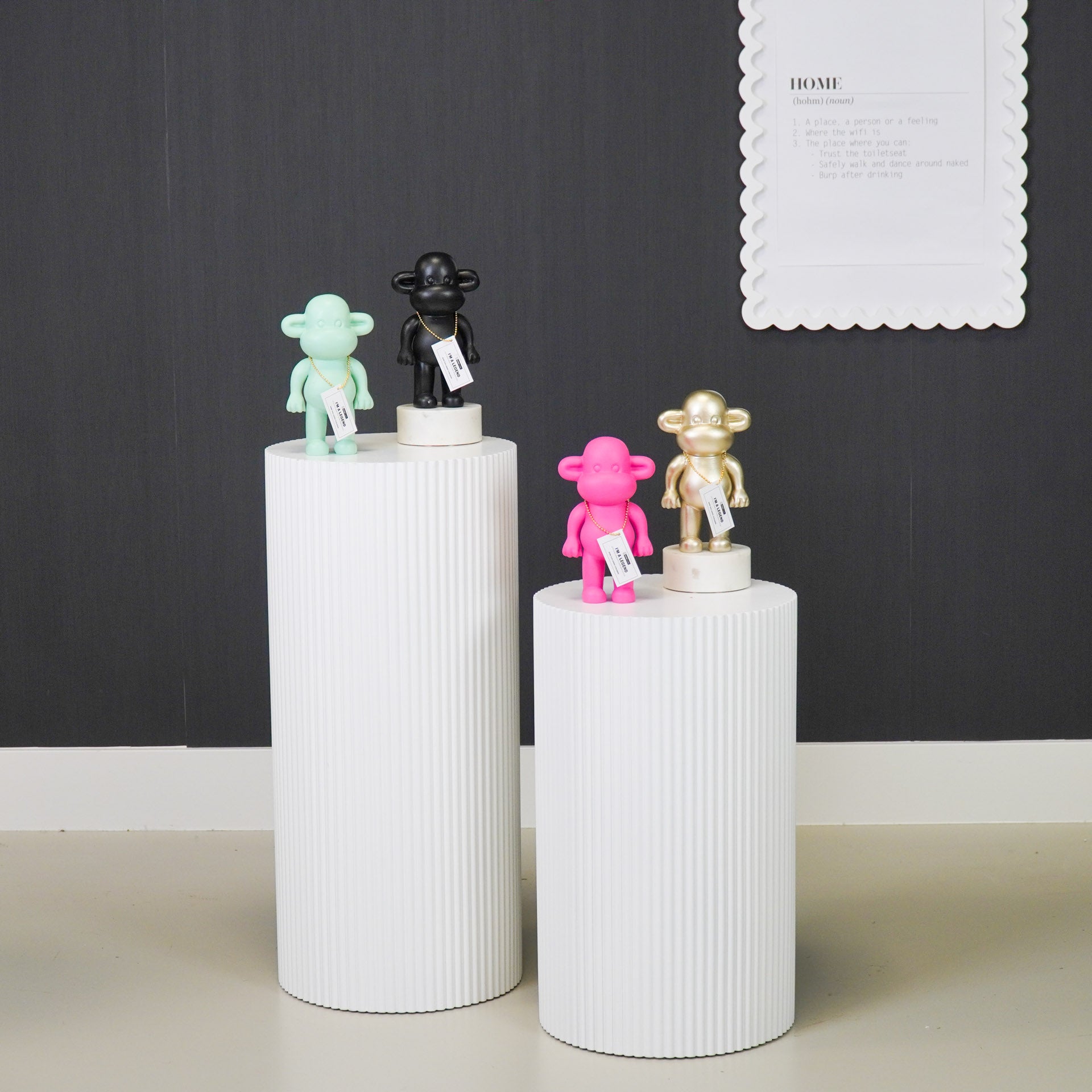HOUSEVITAMIN APENBEELD THE LEGEND POLYRESIN ZWART 19 CM