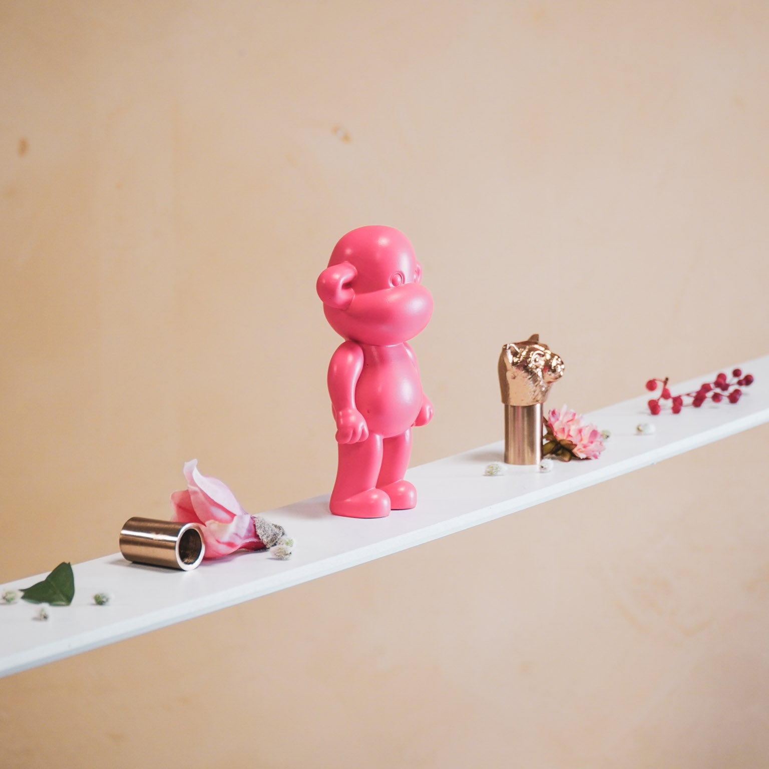 HOUSEVITAMIN APENBEELD THE LEGEND POLYRESIN ROZE 19 CM