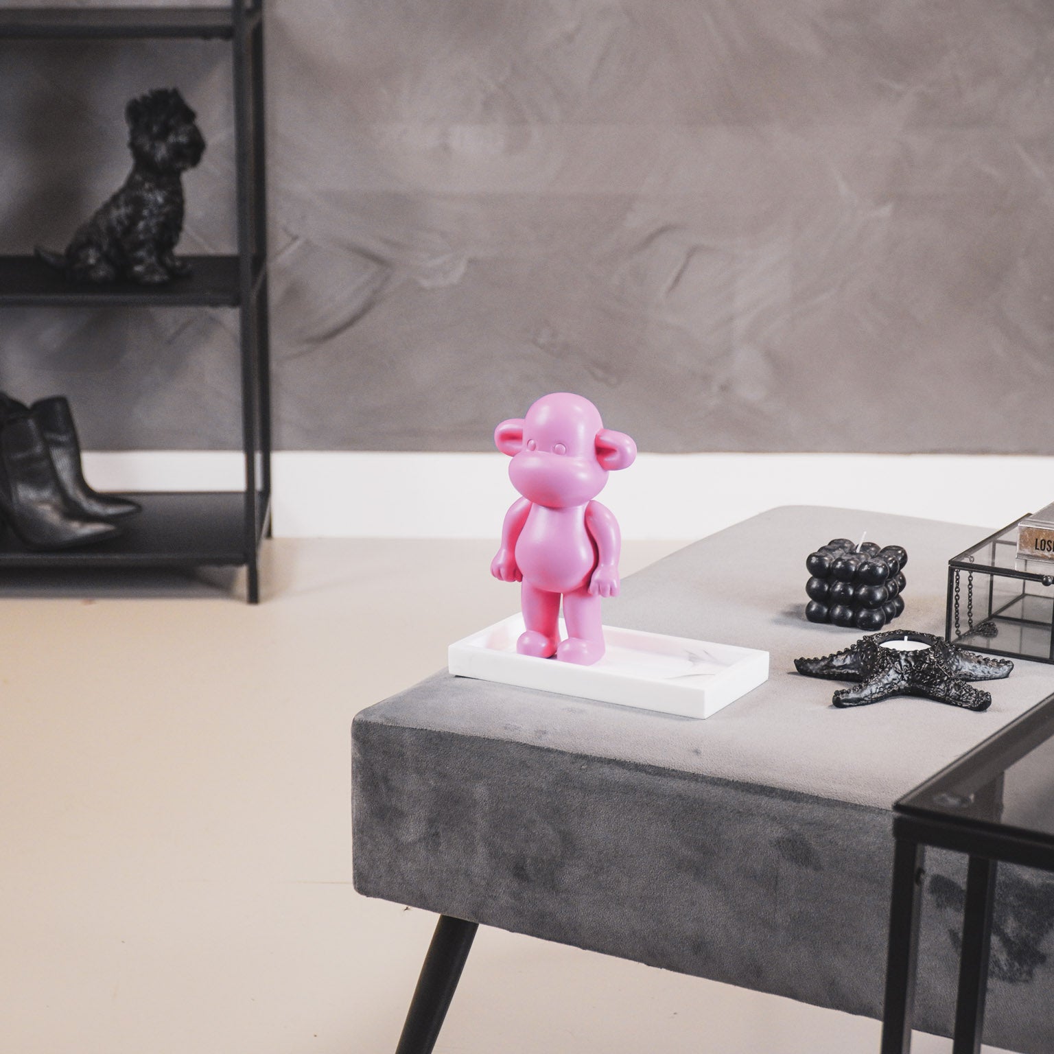 HOUSEVITAMIN APENBEELD THE LEGEND POLYRESIN ROZE 19 CM