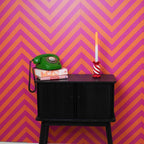 HOUSEVITAMIN KANDELAAR TOFFEE CANDY KERAMIEK ROOD/WIT 13 CM