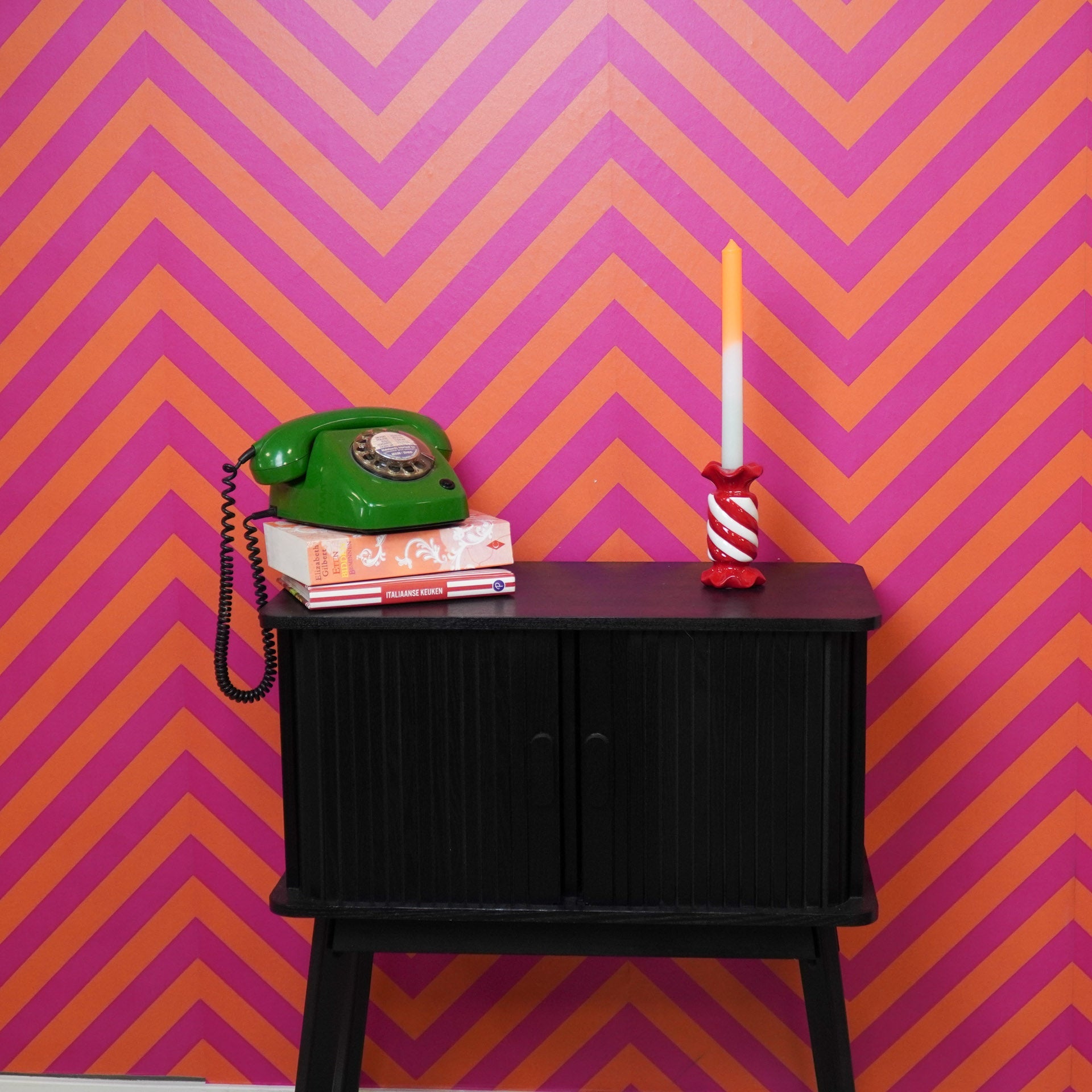 HOUSEVITAMIN KANDELAAR TOFFEE CANDY KERAMIEK ROOD/WIT 13 CM