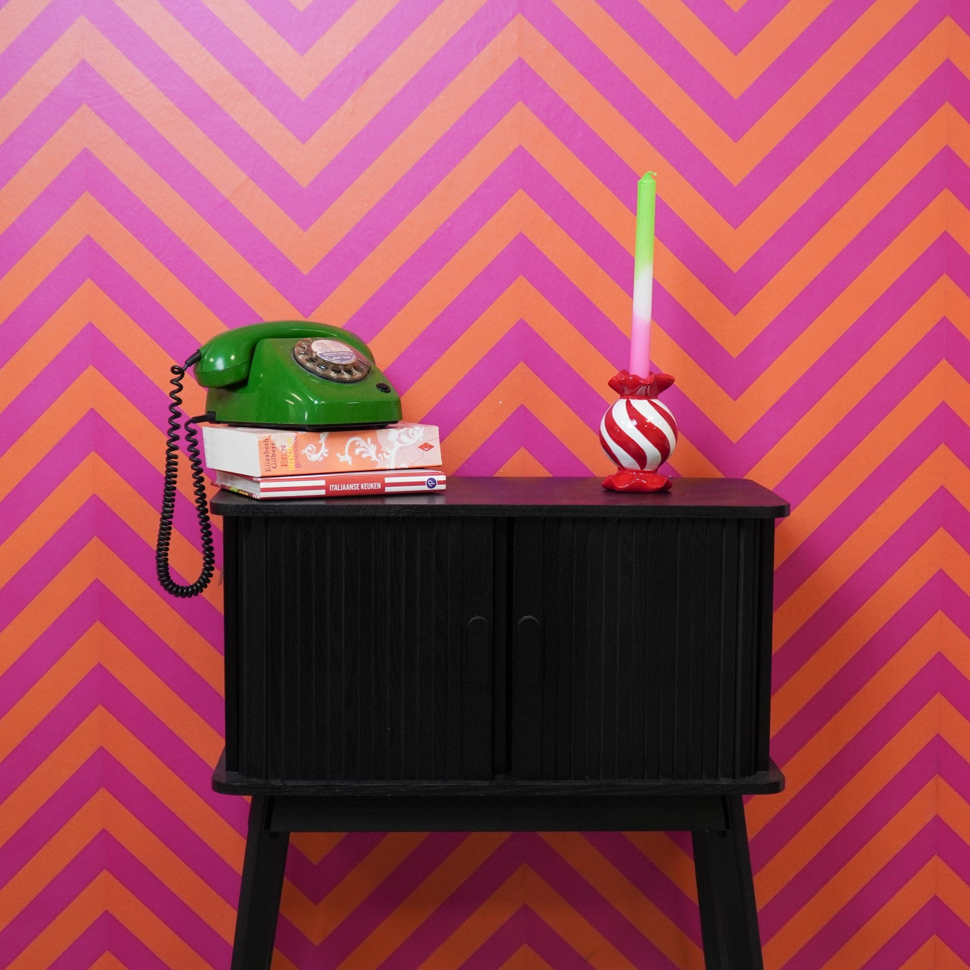 HOUSEVITAMIN KANDELAAR TOFFEE CANDY KERAMIEK ROOD/WIT 13 CM
