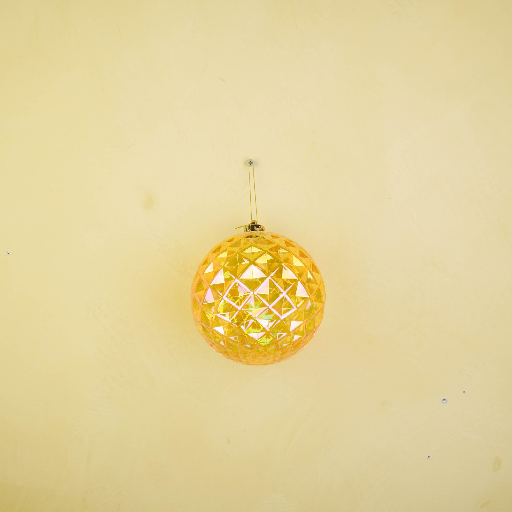 HOUSEVITAMIN KERSTBAL KUNSTSTOF GEEL 15 CM