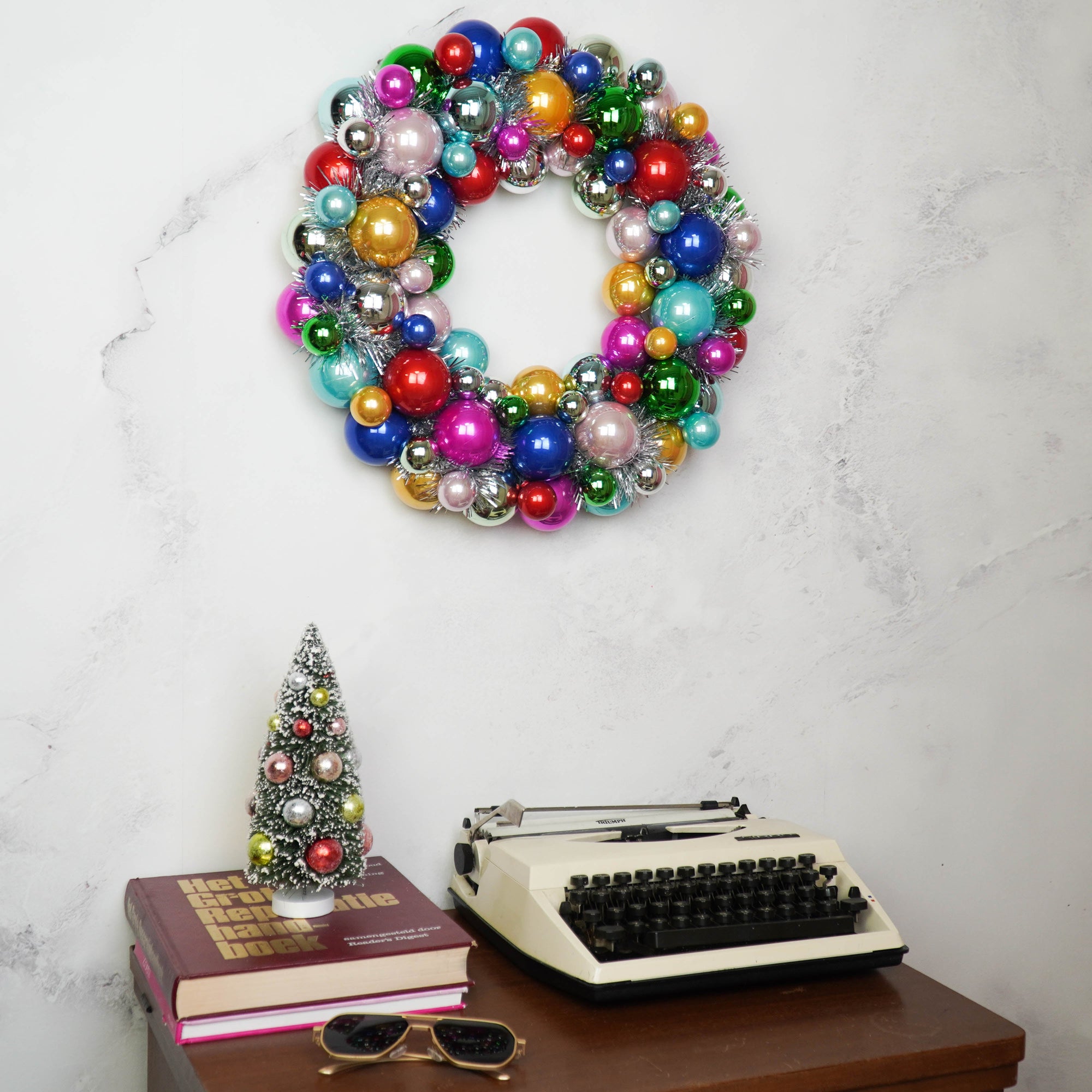 HOUSEVITAMIN KERSTKRANS KERSTBALLEN KUNSTSTOF MULTICOLOR 34 CM