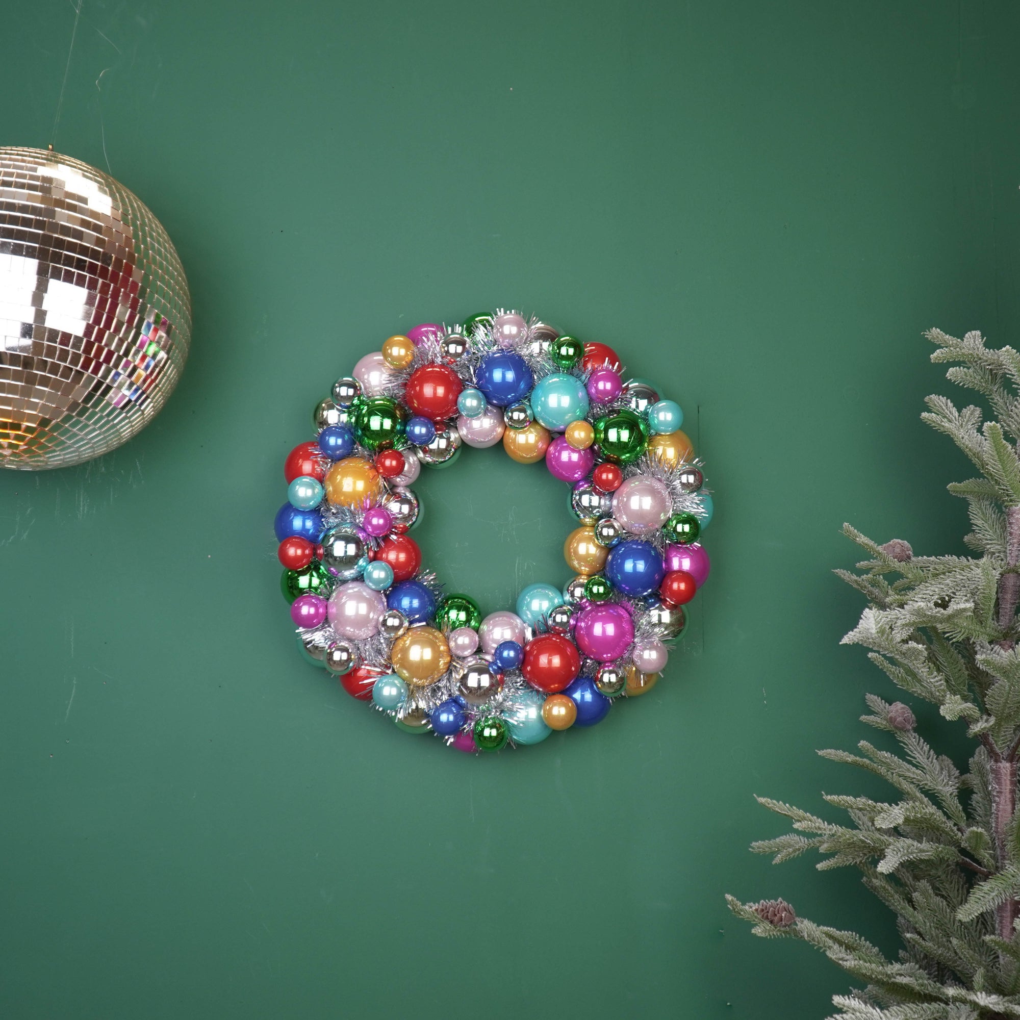 HOUSEVITAMIN KERSTKRANS KERSTBALLEN KUNSTSTOF MULTICOLOR 34 CM