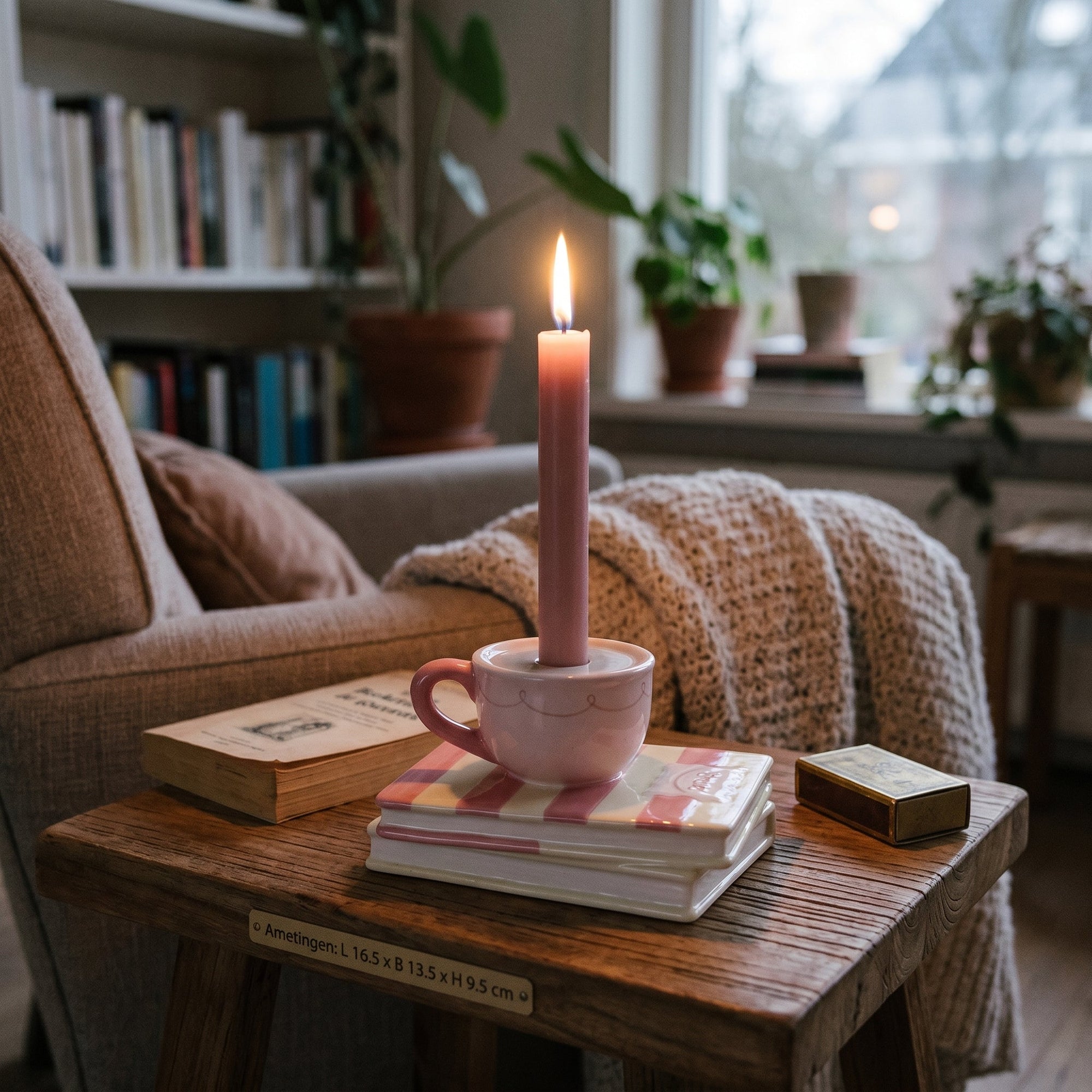 HOUSEVITAMIN KANDELAAR CUP ON BOOKS GEEL/ROZE 16,5 CM