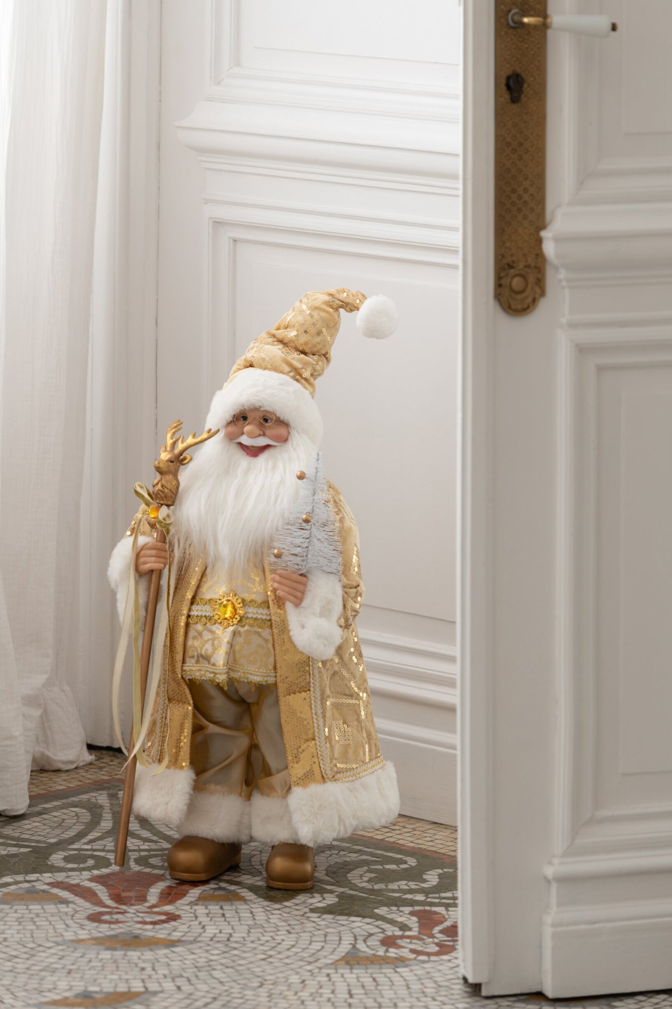 J-LINE KERSTMANFIGUUR KUNSTSTOF/STOF GOUD LARGE 90 CM