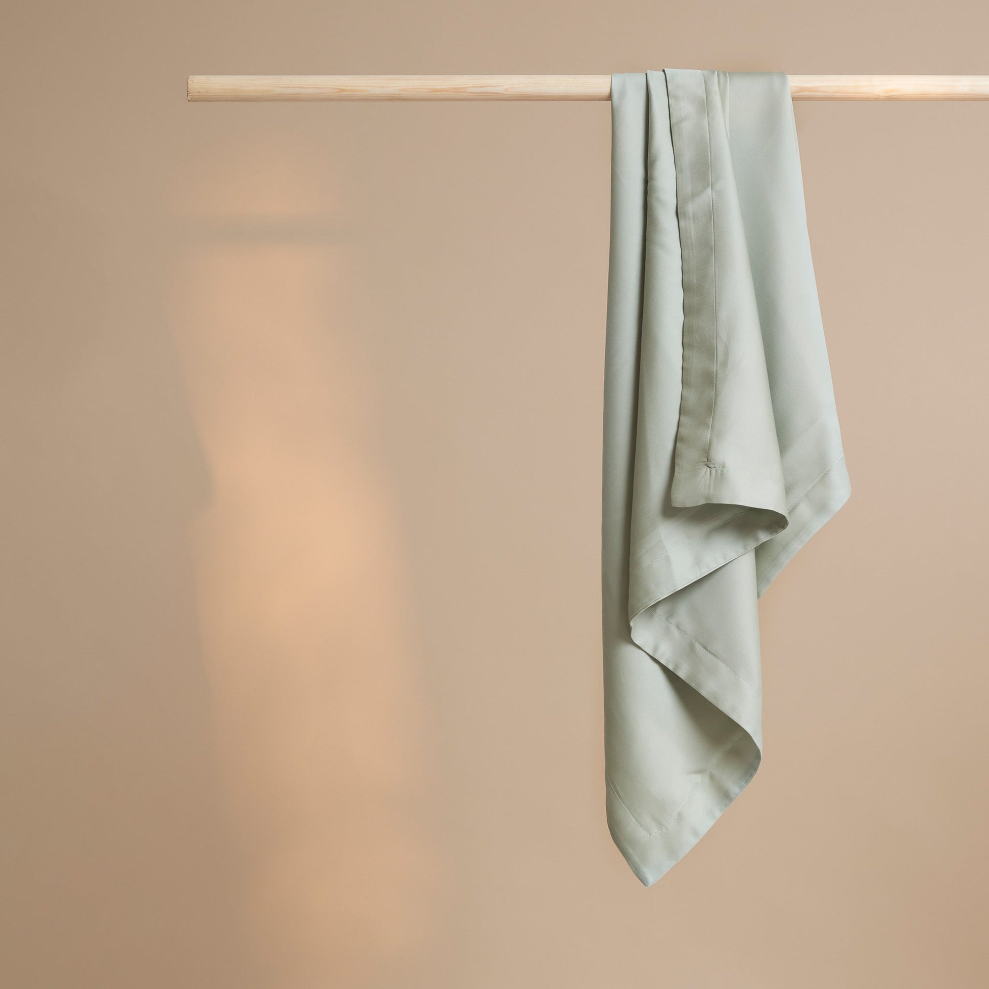 Coco & Cici - TENCEL - Sateen Kussensloop Grijs Groen - 1 kussensloop 80x80 - Tuincentrum Lopik