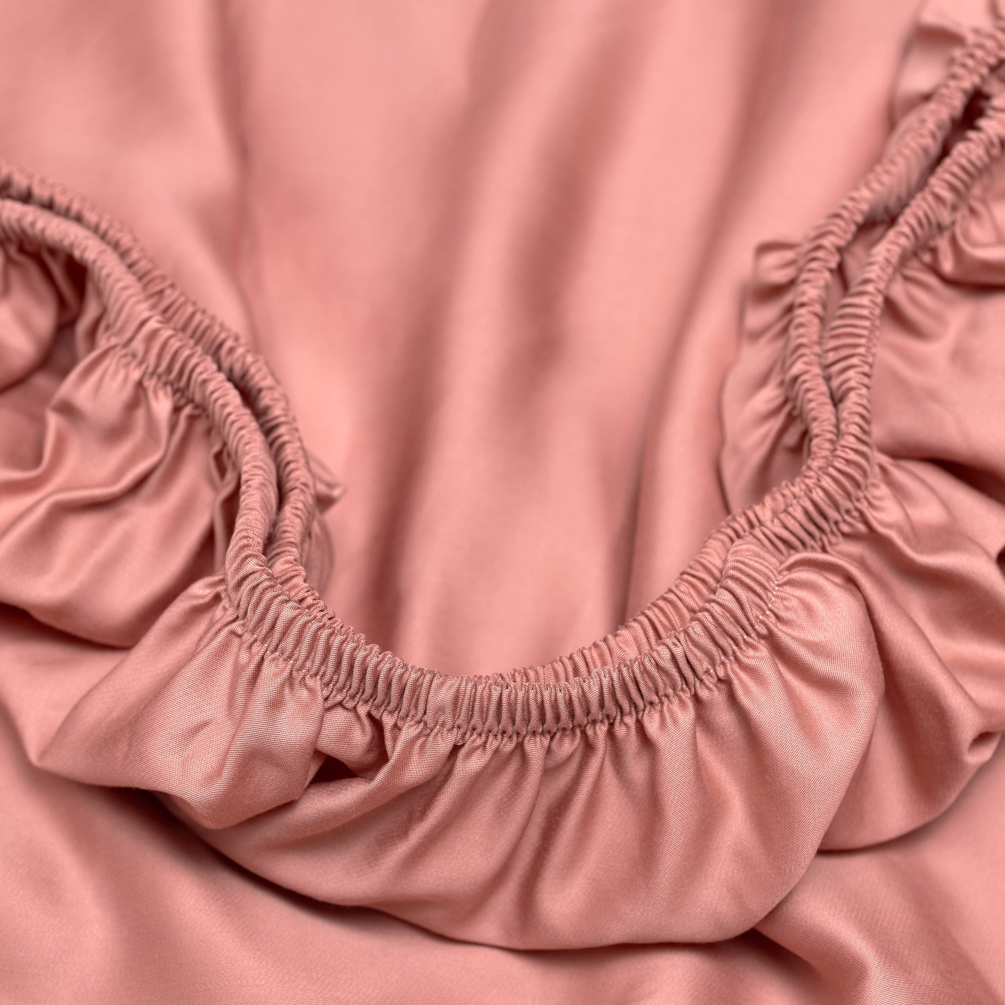 Coco & Cici - Tencel Sateen Hoeslaken Topper 180 x 210 x 10 cm - 2 Persoons Beddengoed - Lyocell - Elastiek Rondom - Terra Roze - Extra Zacht - Tuincentrum Lopik