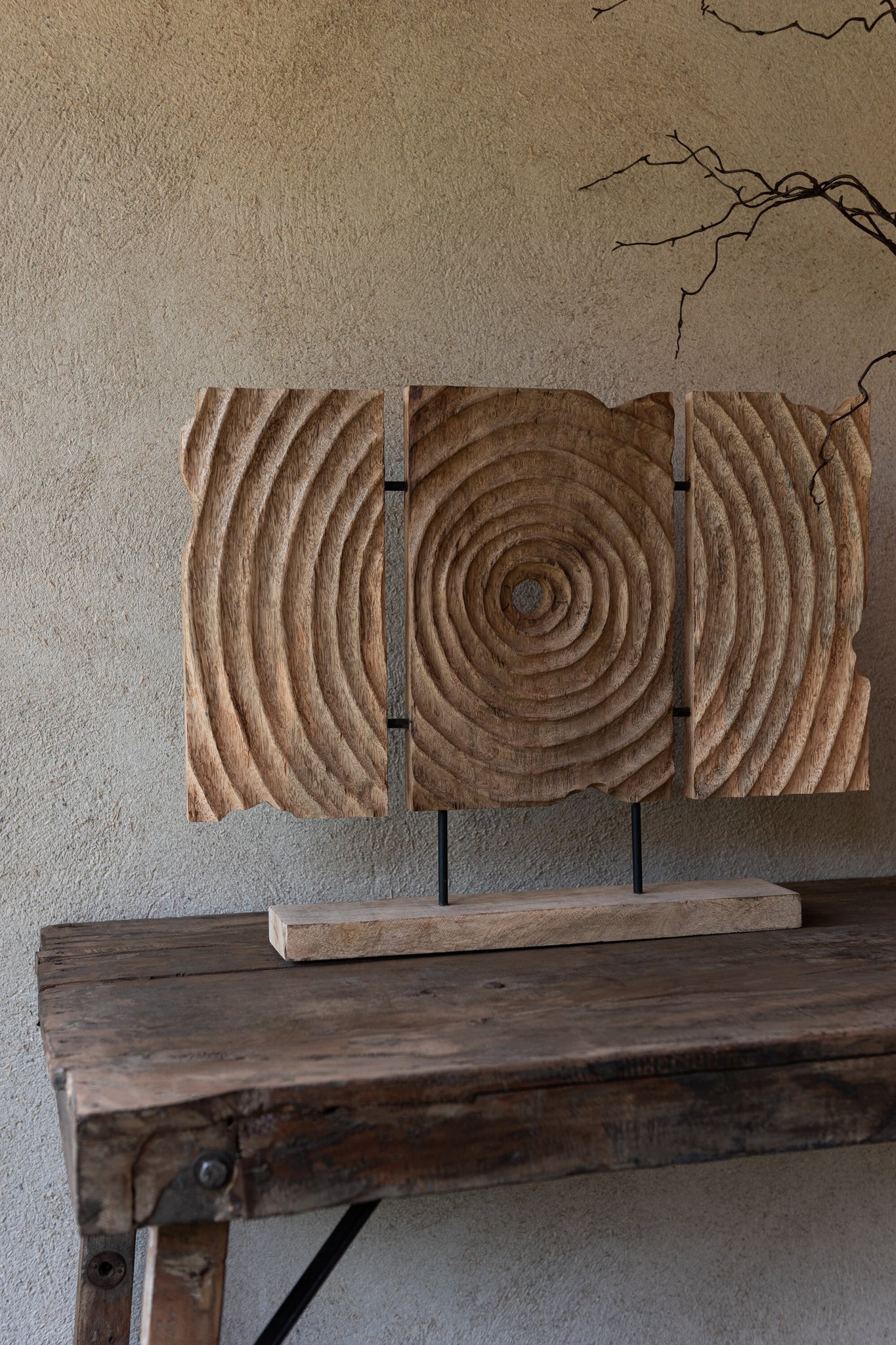J-LINE TRIPTYCH CARVED ON STAND MANGO WOOD NATURAL - Tuincentrum Lopik