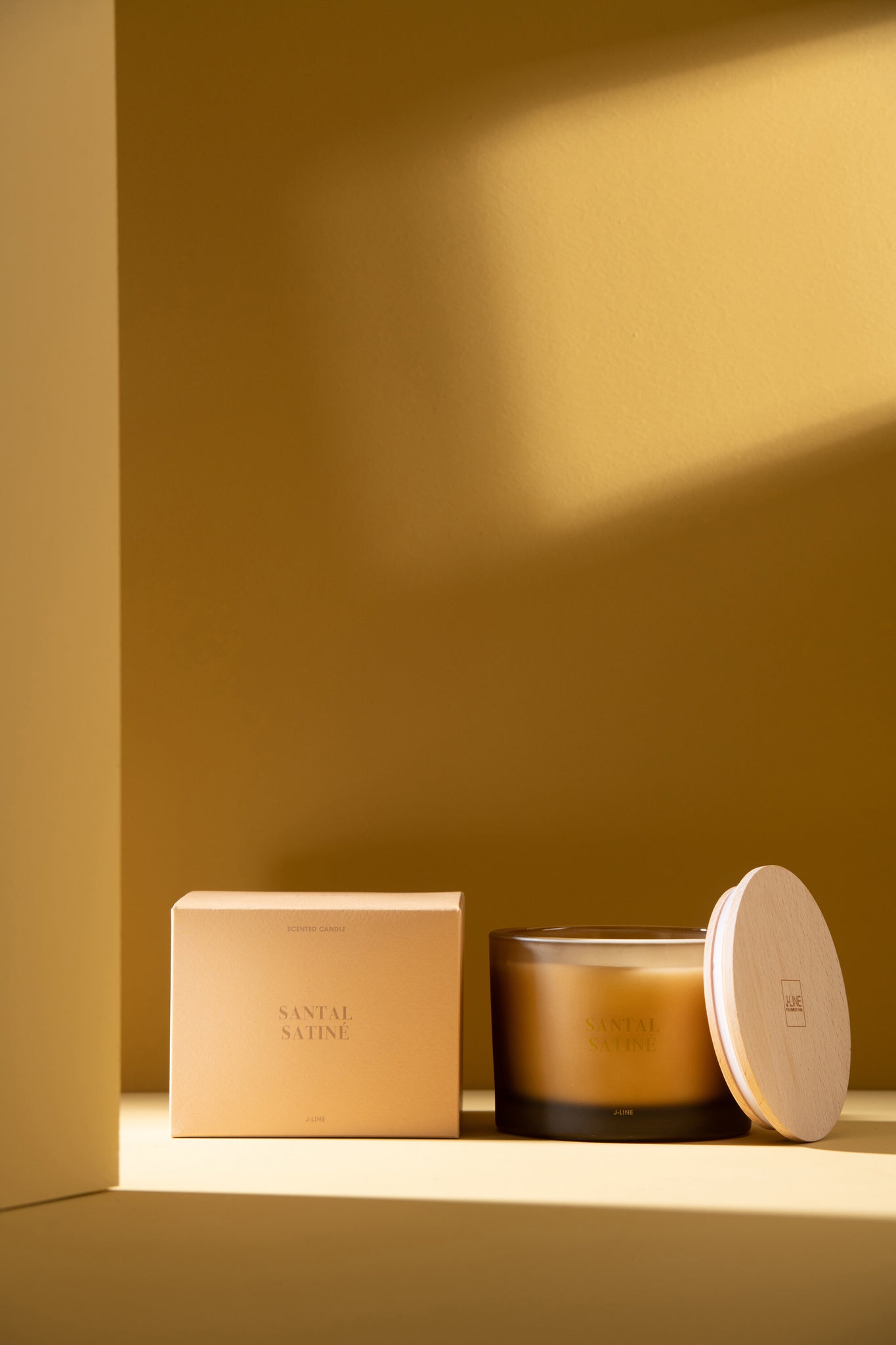 Scented Candle Accords Essentiels Santal Satiné-28H - Tuincentrum Lopik