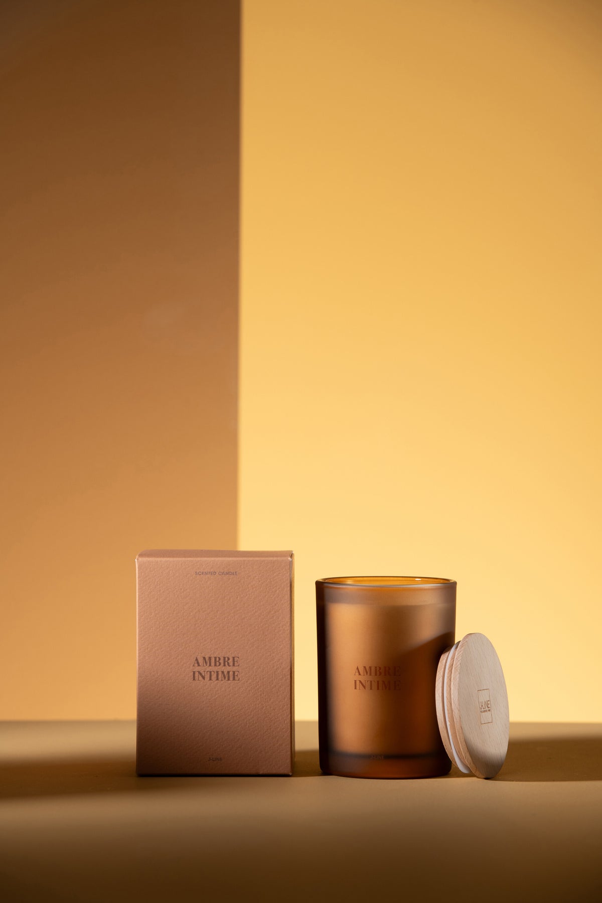 Scented Candle Accords Essentiels Ambre Intime-38H - Tuincentrum Lopik