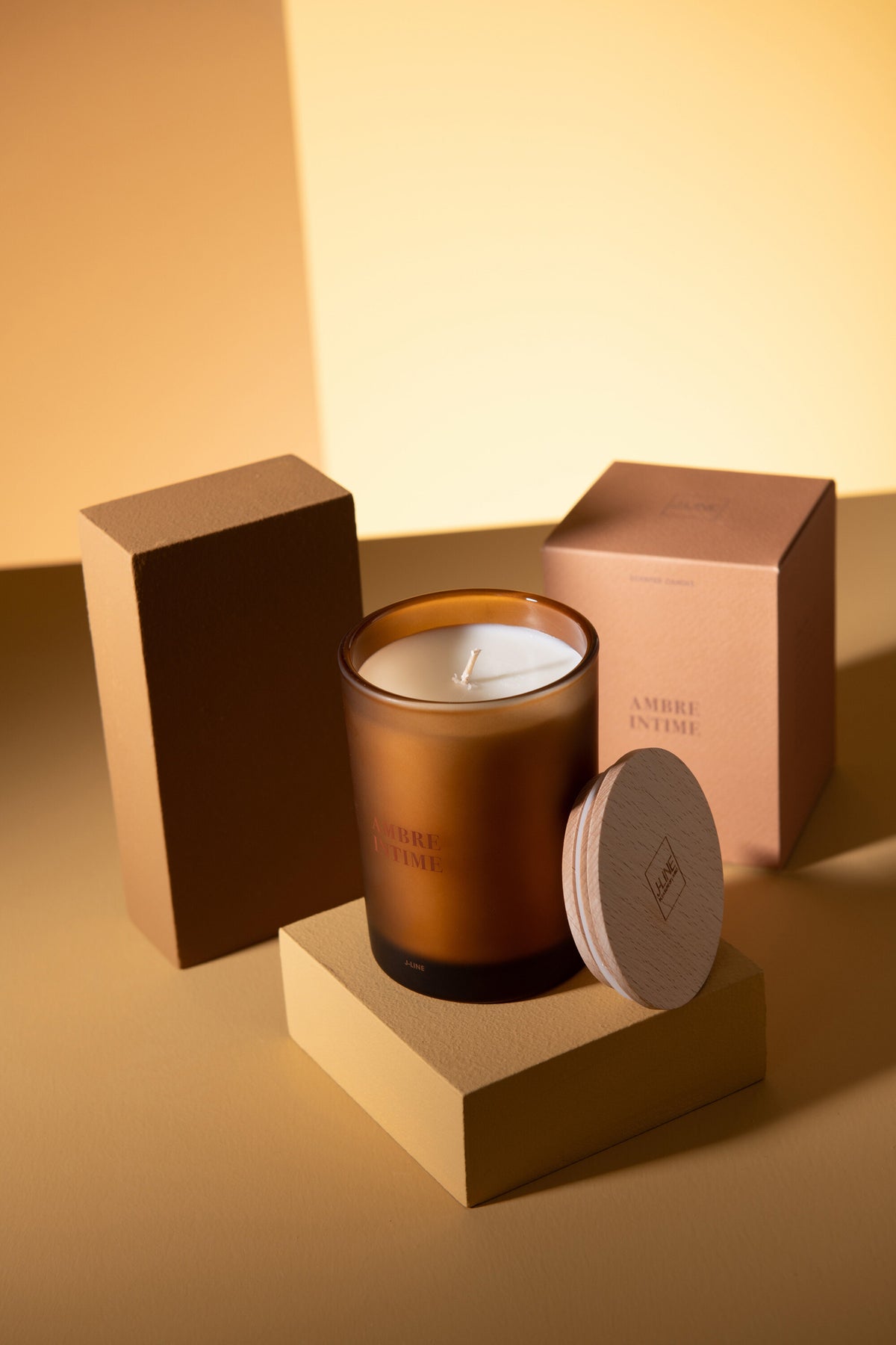 Scented Candle Accords Essentiels Ambre Intime-38H - Tuincentrum Lopik