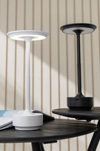 J-LINE WITTE LED-TAFELLAMP MET AANRAAKBEDIENING KUNSTSTOF - Tuincentrum Lopik