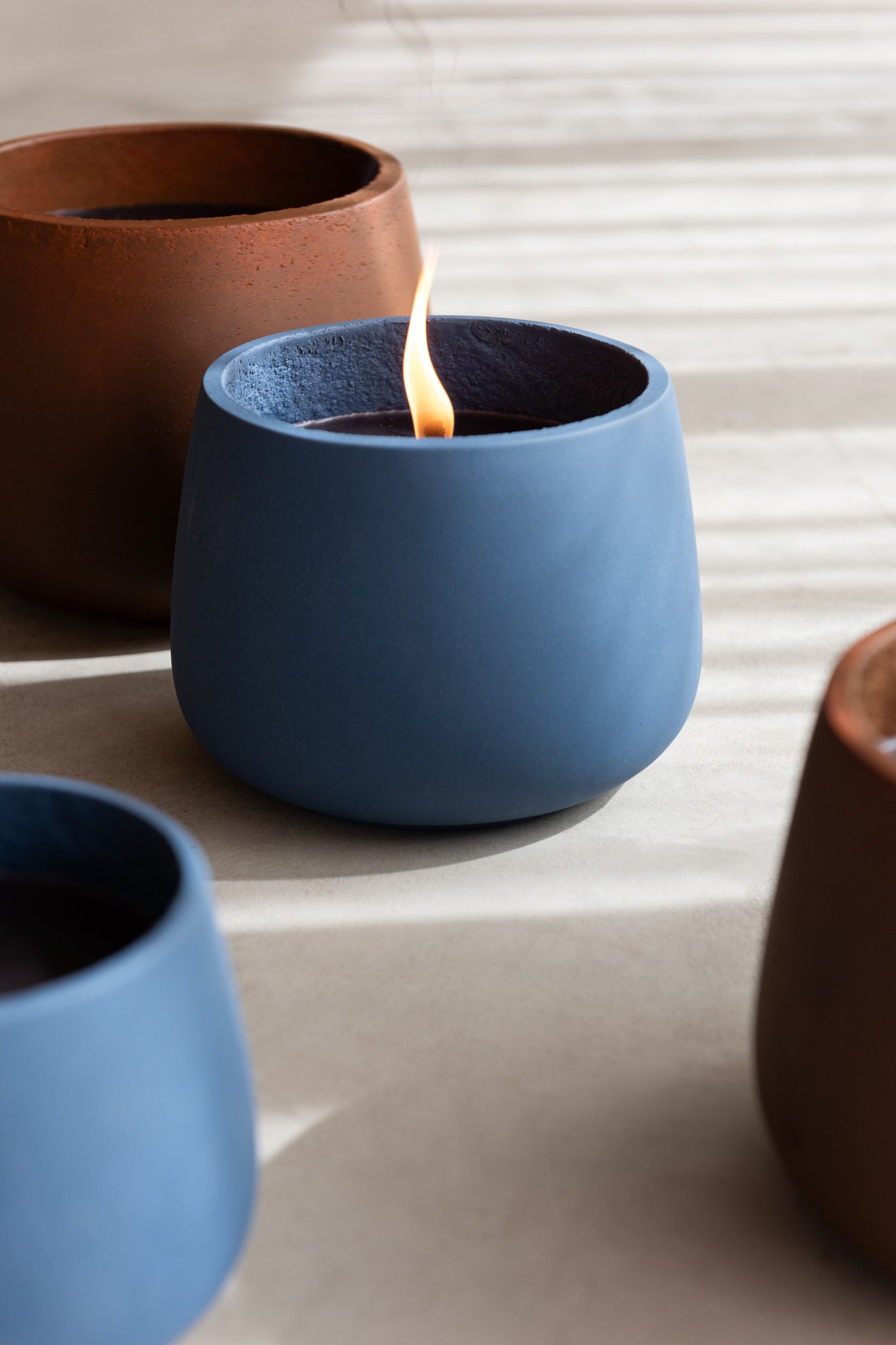 J-LINE OUTDOOR KAARS CYRA CEMENT BLAUW MEDIUM 31U - Tuincentrum Lopik