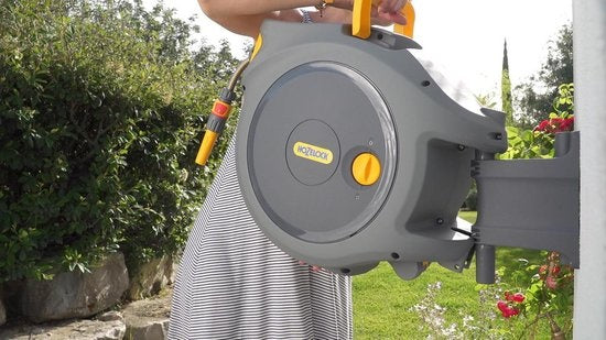  AUTO REEL WANDSLANGBOX + 30 M SLANG, KOPPELINGEN EN TUINSPUIT (25 M + 5 M GRATIS)