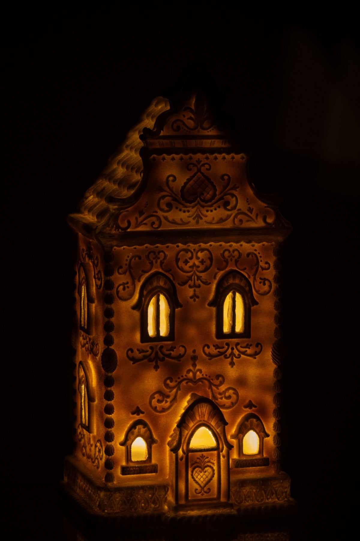 J-Line LED-gingerbreadhuis kalkpoeder/hars wit/beige 34,5 cm