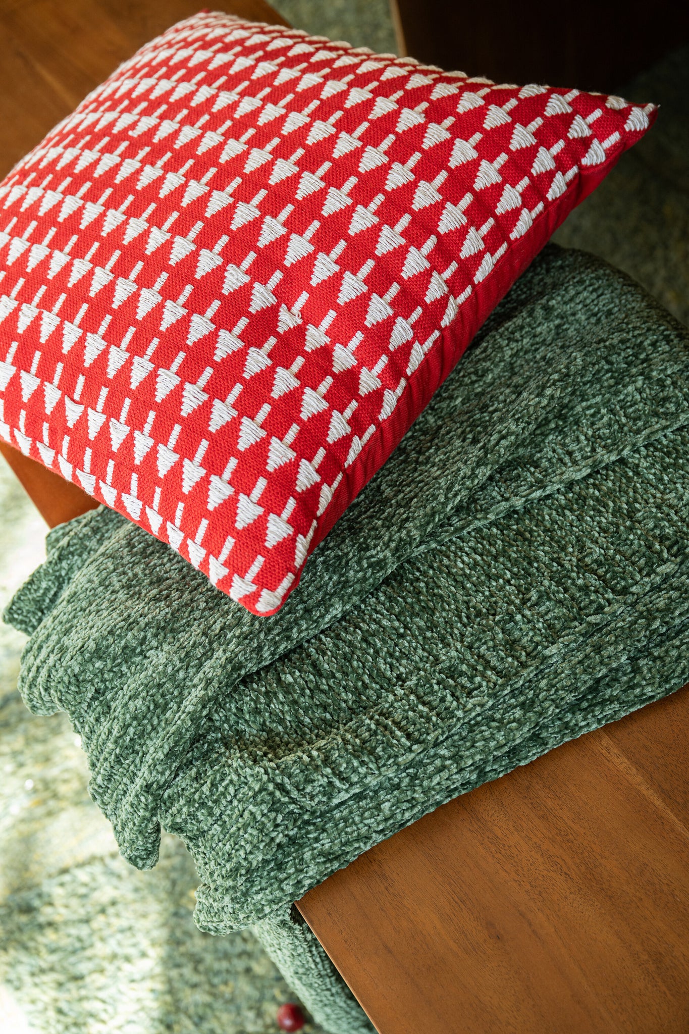 J-LINE DEKEN CHENILLE POLYESTER DONKERGROEN