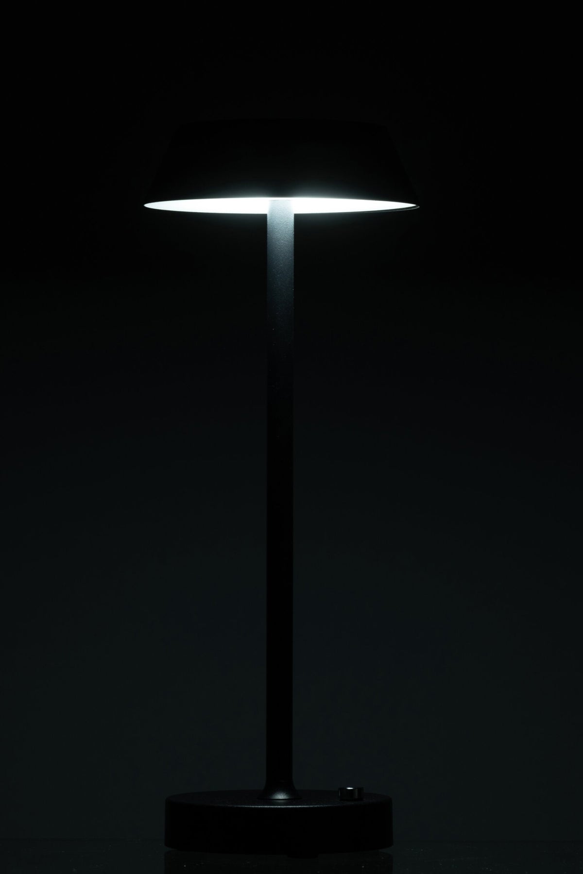 J-LINE TAFELLAMP NOÉ METAAL ZWART LED