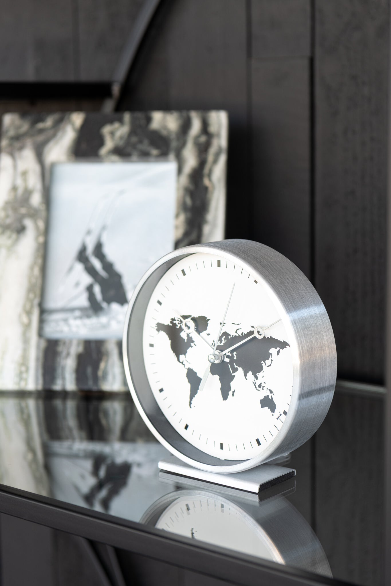 J-LINE WANDKLOK WERELDKAART GLAS WIT/ZWART - SET VAN 2 - 15 X 15,6 CM - Tuincentrum Lopik