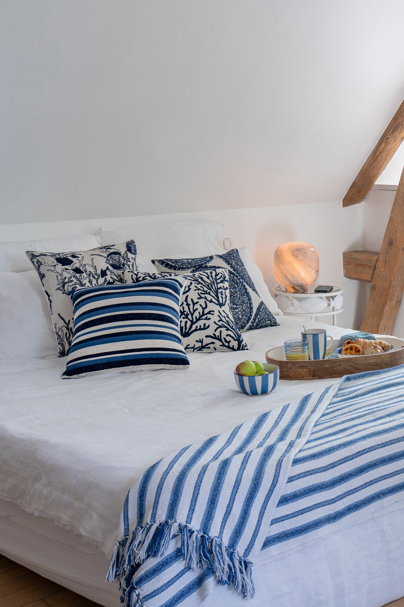 J-LINE KUSSEN KORAAL/STREPEN VIERKANT POLYESTER BLAUW/GEBROKEN WIT SET VAN 3 - Tuincentrum Lopik