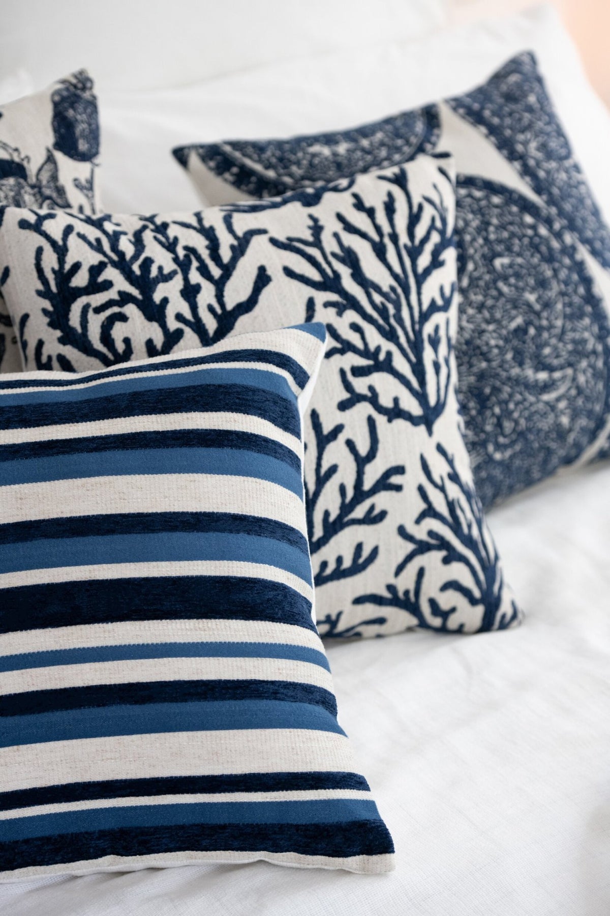 J-LINE KUSSEN KORAAL/STREPEN VIERKANT POLYESTER BLAUW/GEBROKEN WIT SET VAN 3