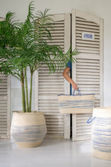 J-LINE BASKET WITH HANDLE STRIPED SEAGRASS NATURAL/BLUE