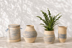 J-LINE MAND MET HANDVAT + DEKSEL GESTREEPT ZEEGRAS NATUREL/BLAUW 51X51XH60CM