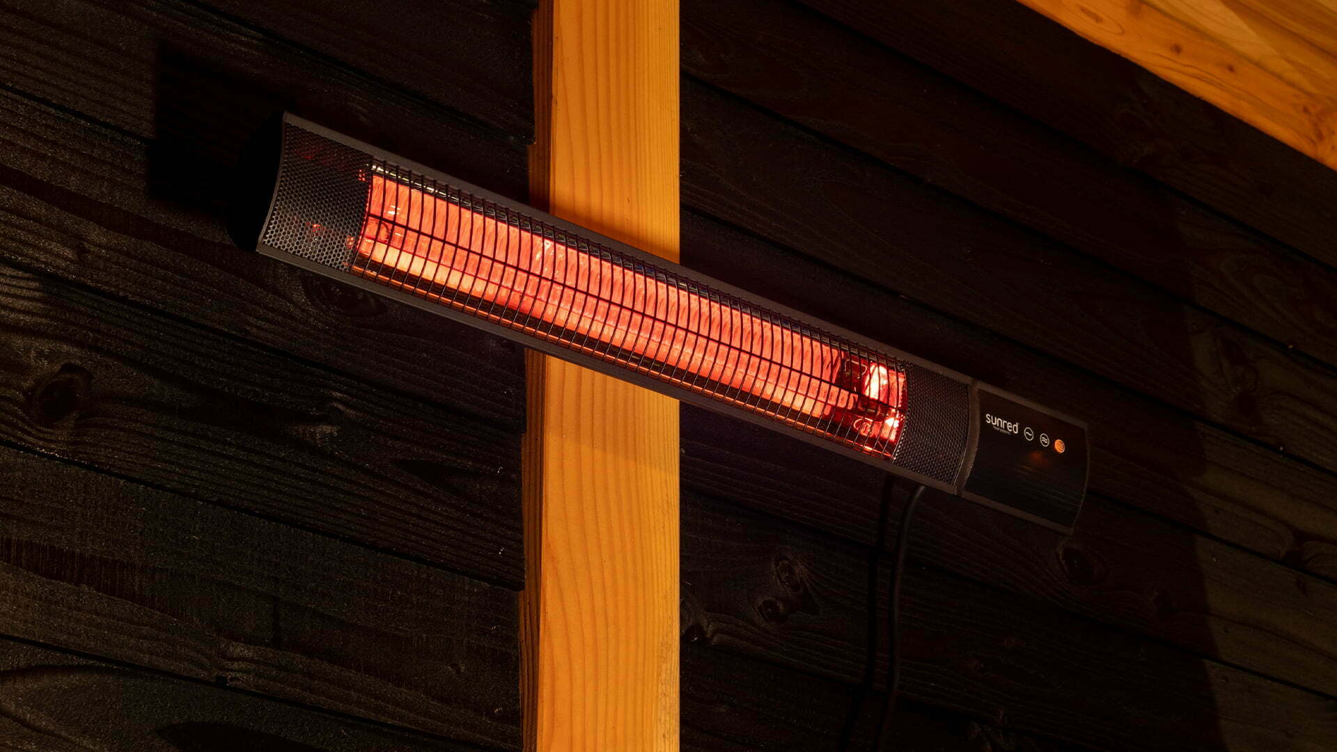 SUNRED DARK WANDMODEL ZWART 2000 WATT