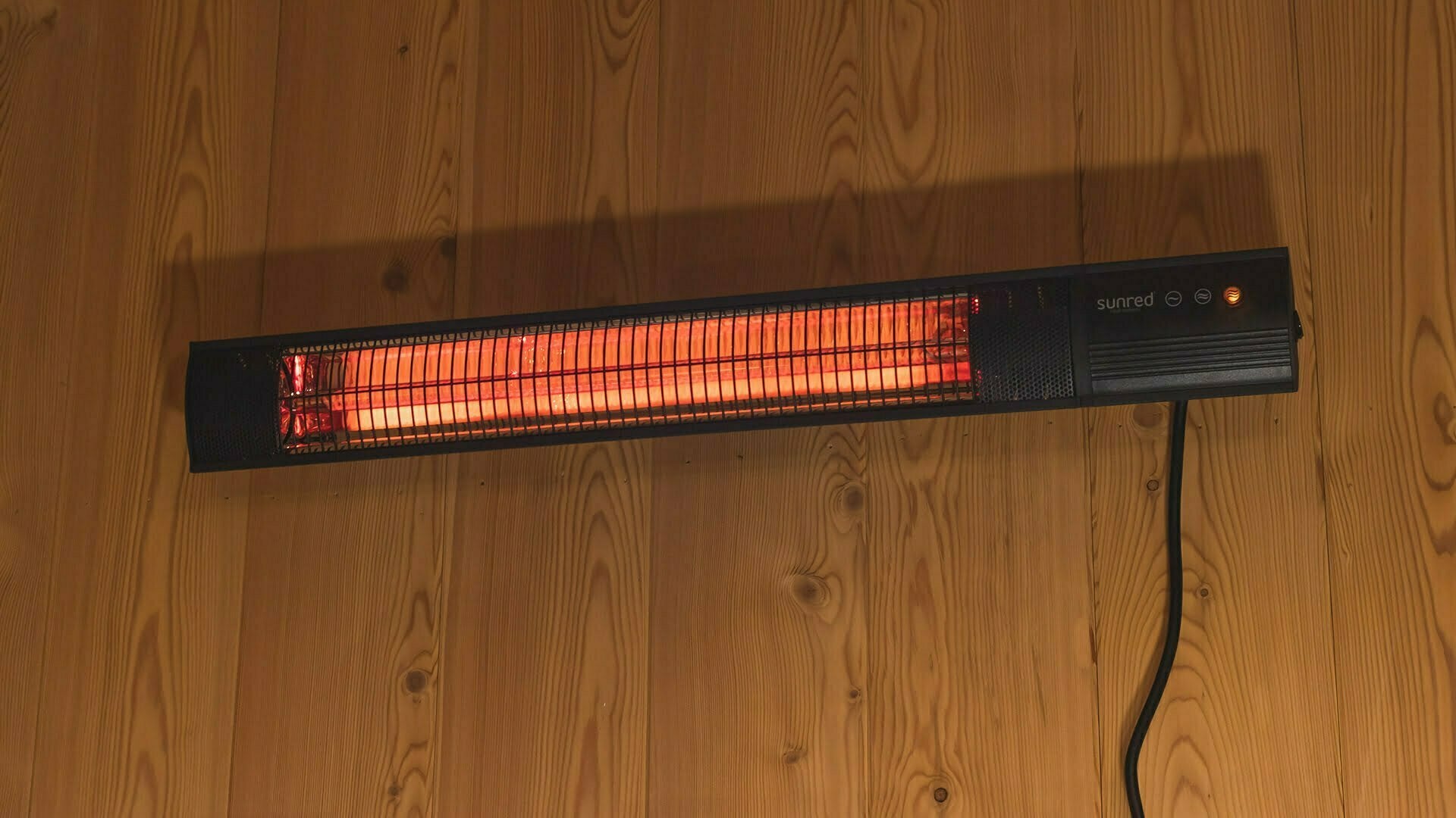 SUNRED DARK WANDMODEL ZWART 2000 WATT