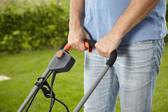 POWERMAX 32 ELEKTRISCHE GRASMAAIER 32 CM 1100 WATT