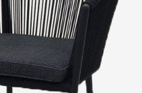 REIMS STAPELBARE DINING STOEL SET VAN 2 ALU ZWART ROPE 4.5MM ZWART ROYAL BLENDED BLACK KUSSEN 65.5X65.5X83.5CM
