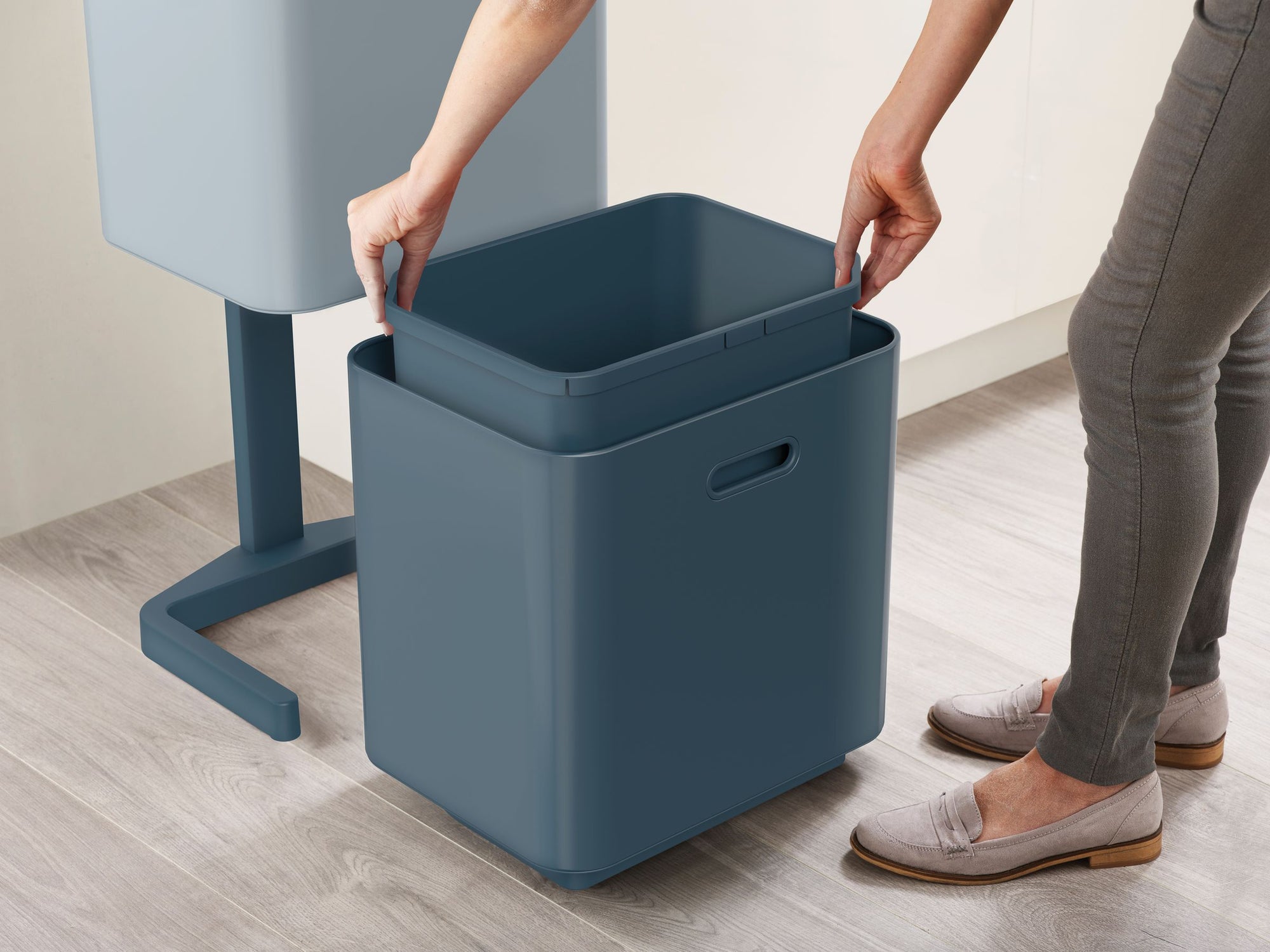 JOSEPH JOSEPH TOTEM MAX PRULLENBAK 60 LITER EDITIONS SKY