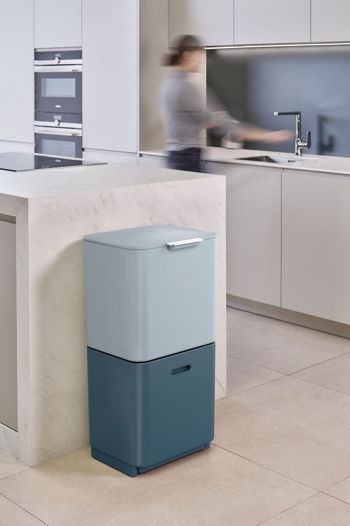 JOSEPH JOSEPH TOTEM MAX PRULLENBAK 60 LITER EDITIONS SKY