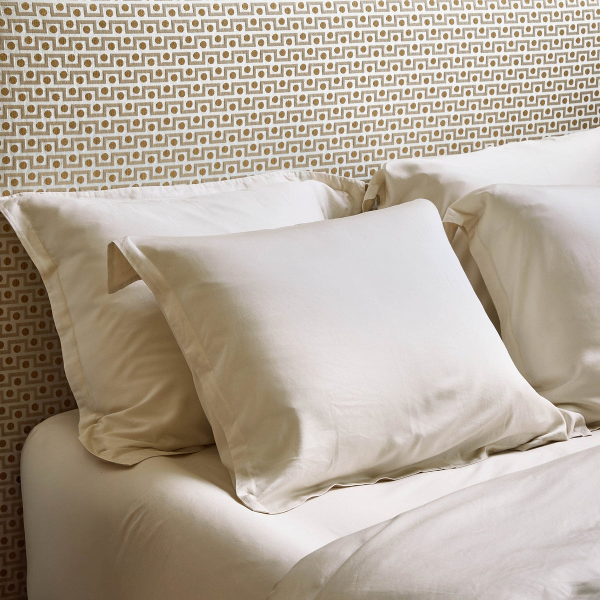 COCO & CICI TENCEL TWILL KUSSENSLOOP BEIGE 50 X 90 CM