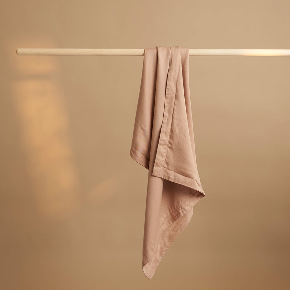 COCO & CICI TENCEL TWILL KUSSENSLOOP PEACH 60 X 70 CM