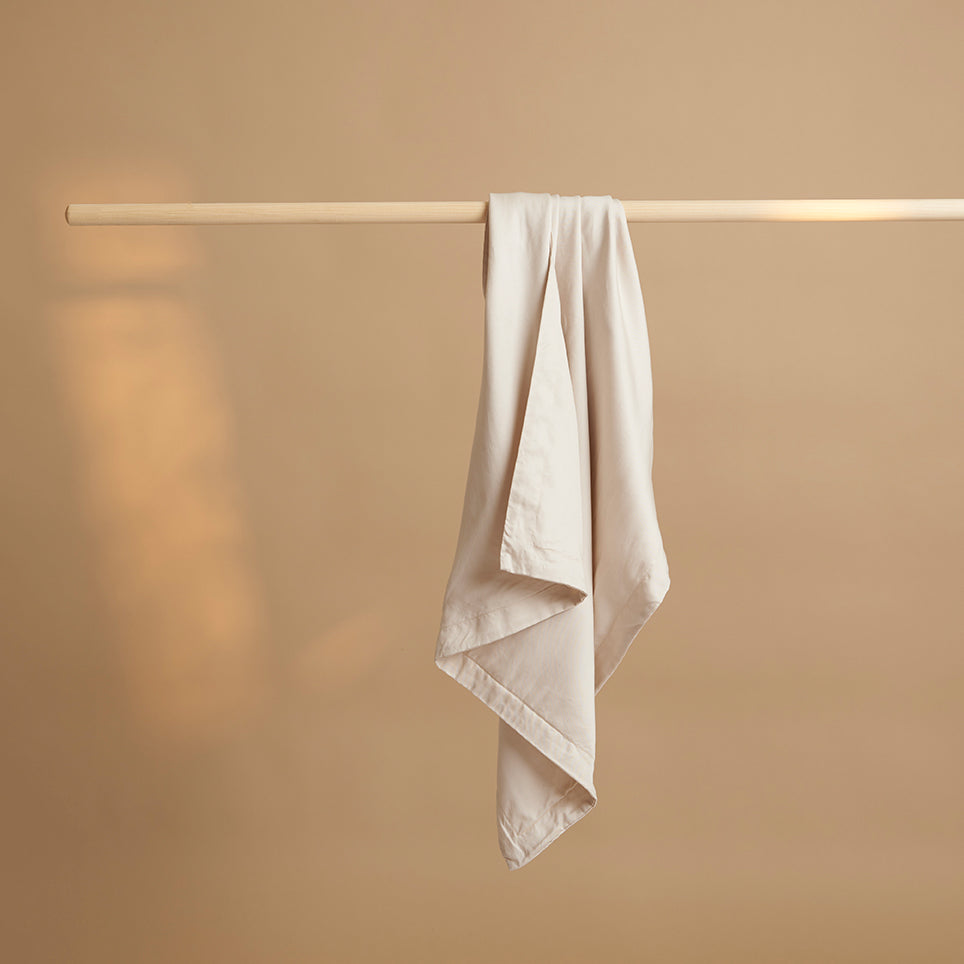 COCO & CICI TENCEL TWILL KUSSENSLOOP BEIGE 60 X 70 CM