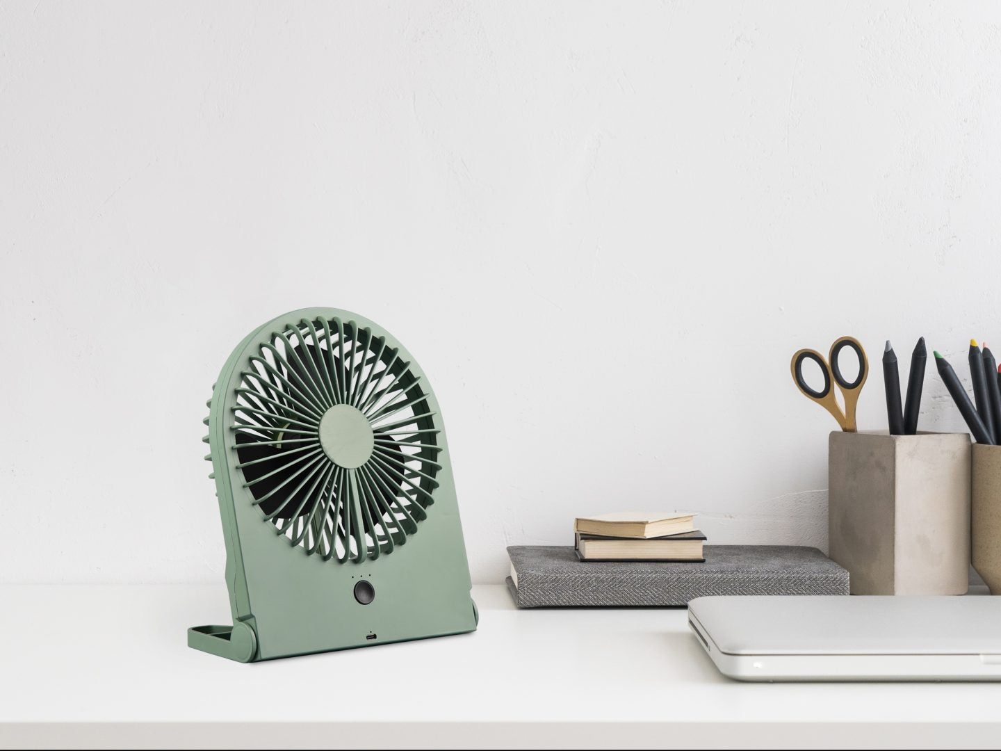 REALITY TAFELVENTILATOR BREEZY OPLAADBAAR PISTACHEGROEN 23 CM