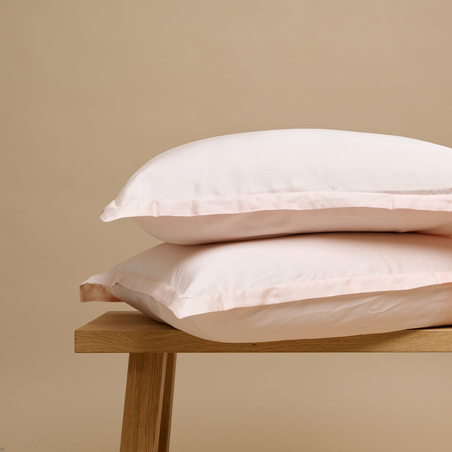 COCO & CICI - TENCEL SATEEN KUSSENSLOOP PERZIK WIT