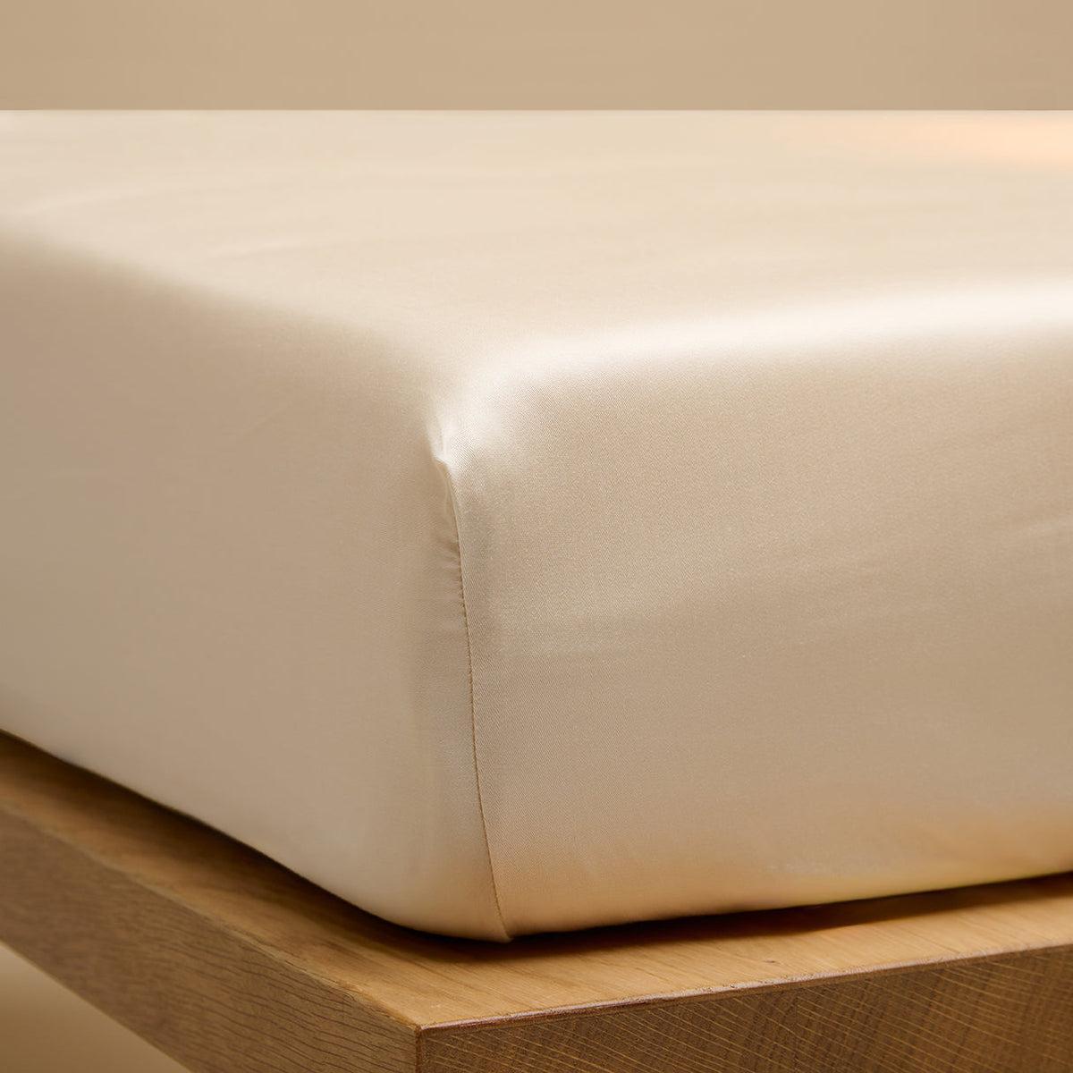 COCO & CICI TENCEL SATEEN HOESLAKEN WIT ZAND 200 X 200 X 30 CM