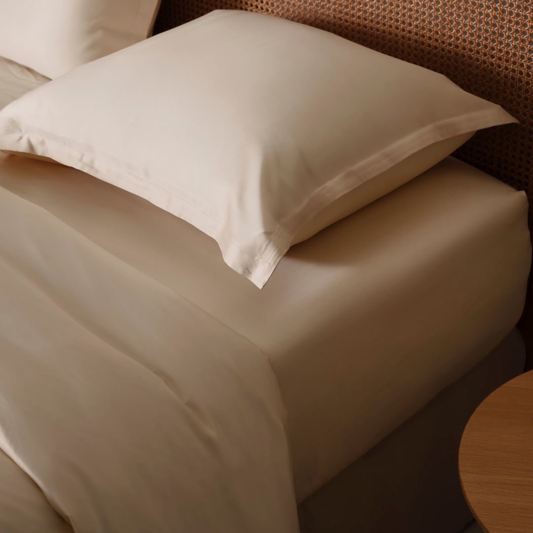 COCO & CICI TENCEL SATEEN HOESLAKEN WIT ZAND 200 X 200 X 30 CM