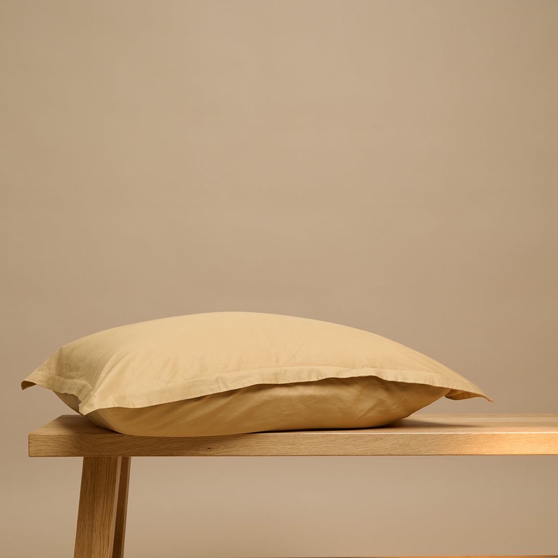 COCO & CICI - TENCEL TWILL KUSSENSLOOP OKERGEEL - 50X60