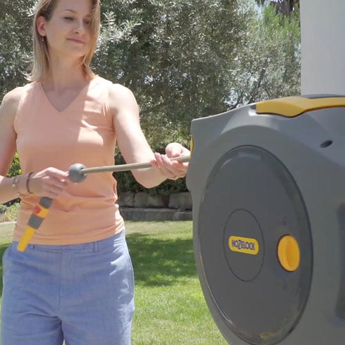  AUTO REEL WANDSLANGBOX + 25 M SLANG, KOPPELINGEN EN TUINSPUIT