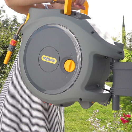 AUTO REEL WANDSLANGBOX + 20 M SLANG, KOPPELINGEN EN TUINSPUIT